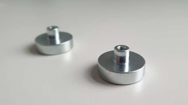 Neodym-Topfmagnet Ø 25 mm mit Gewindebuchse, hält ca. 18 kg
